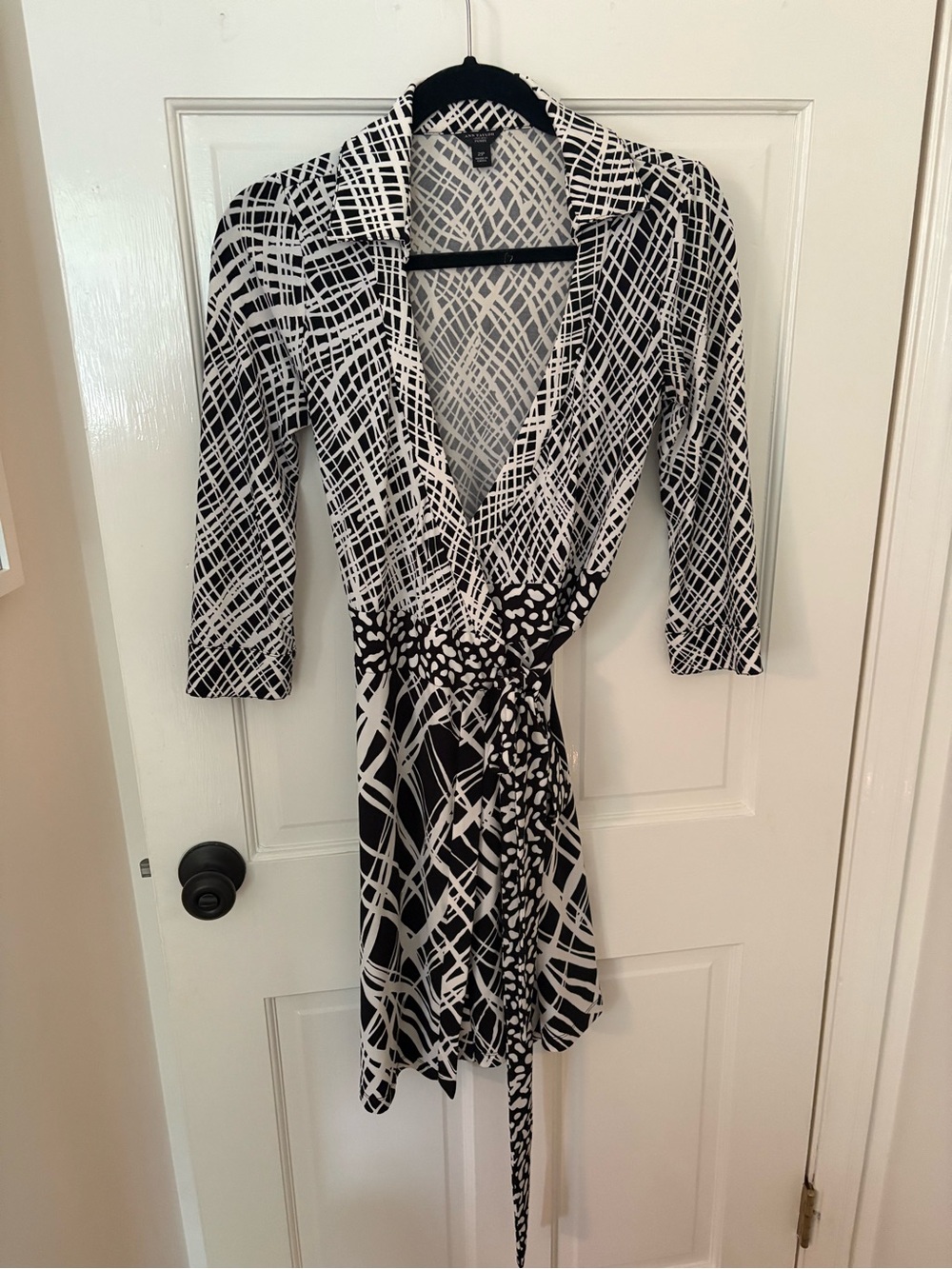 Ann Taylor Women's Black & White Surplice Wrap Dress 2P